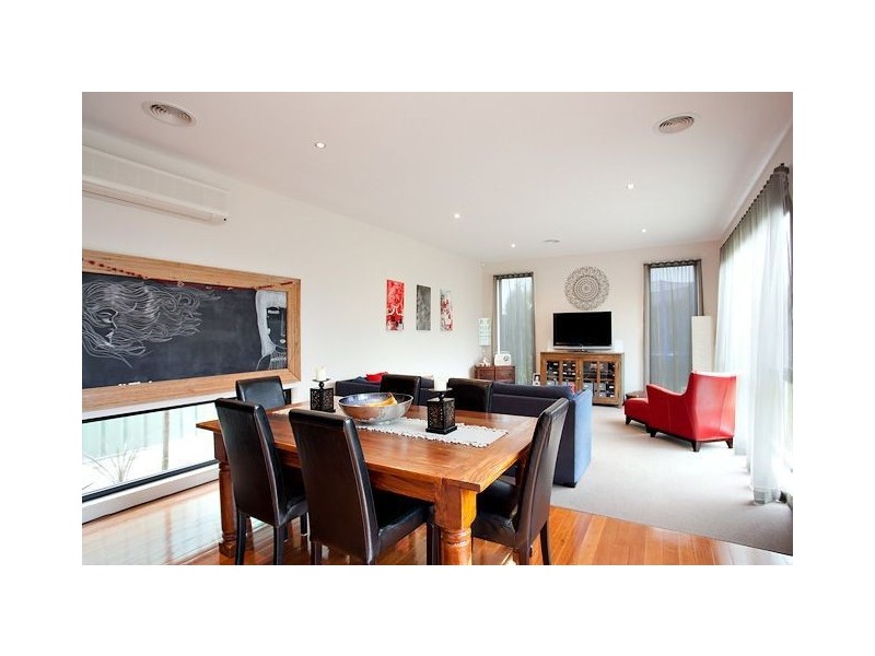 32 Faversham Avenue, Lake Gardens VIC 3355