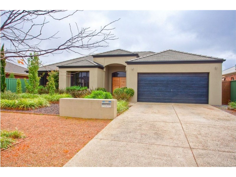32 Faversham Avenue, Lake Gardens VIC 3355