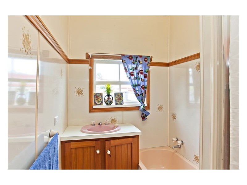 17 Melbourne Road, Creswick VIC 3363