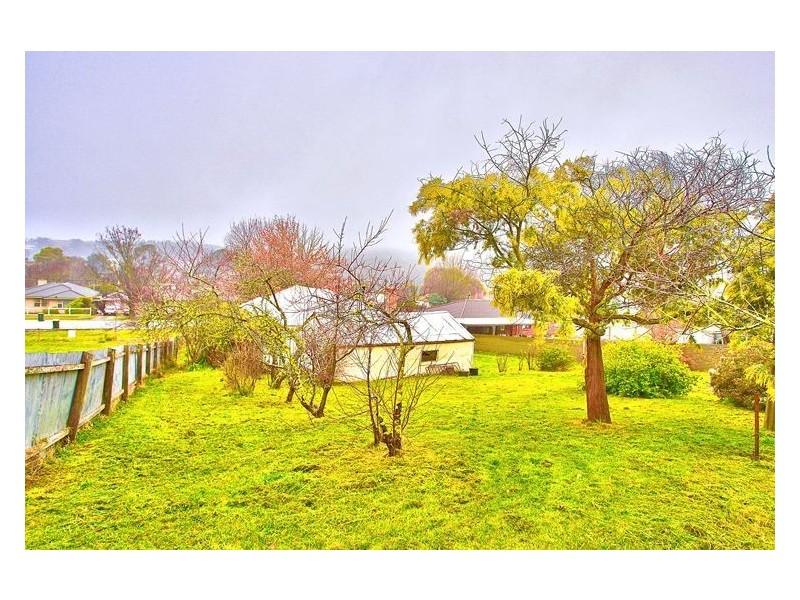 17 Melbourne Road, Creswick VIC 3363