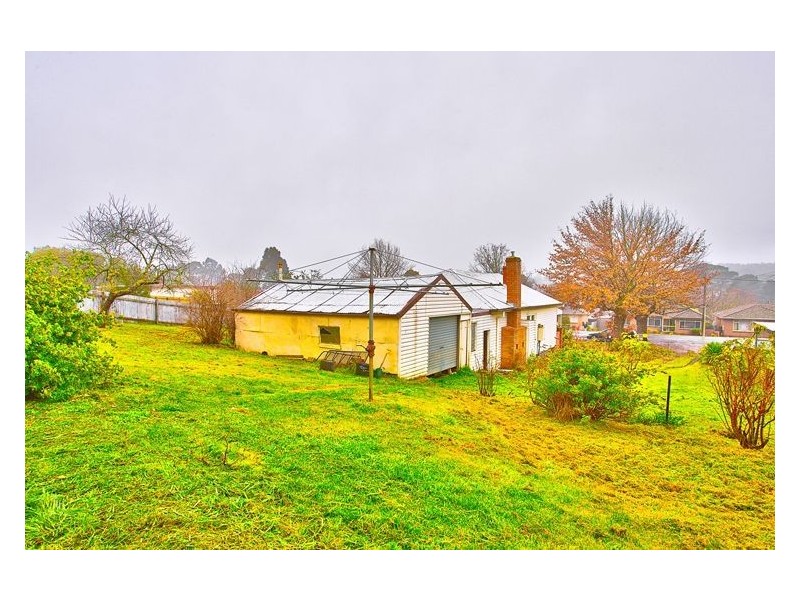 17 Melbourne Road, Creswick VIC 3363