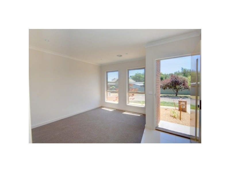 2a Maxlyn Avenue, Ballarat VIC 3350