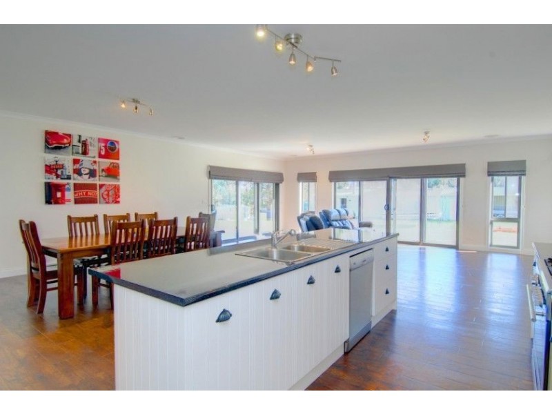 11 McDougall Drive, Magpie VIC 3352