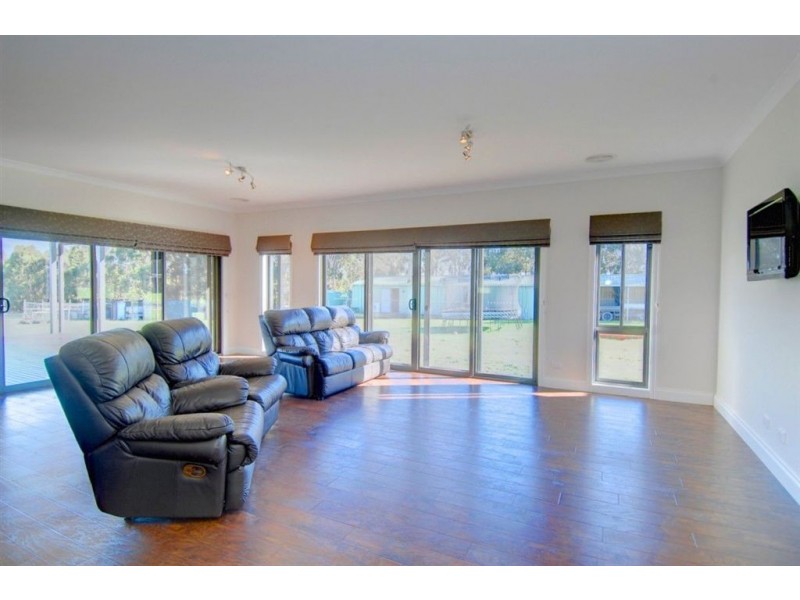 11 McDougall Drive, Magpie VIC 3352