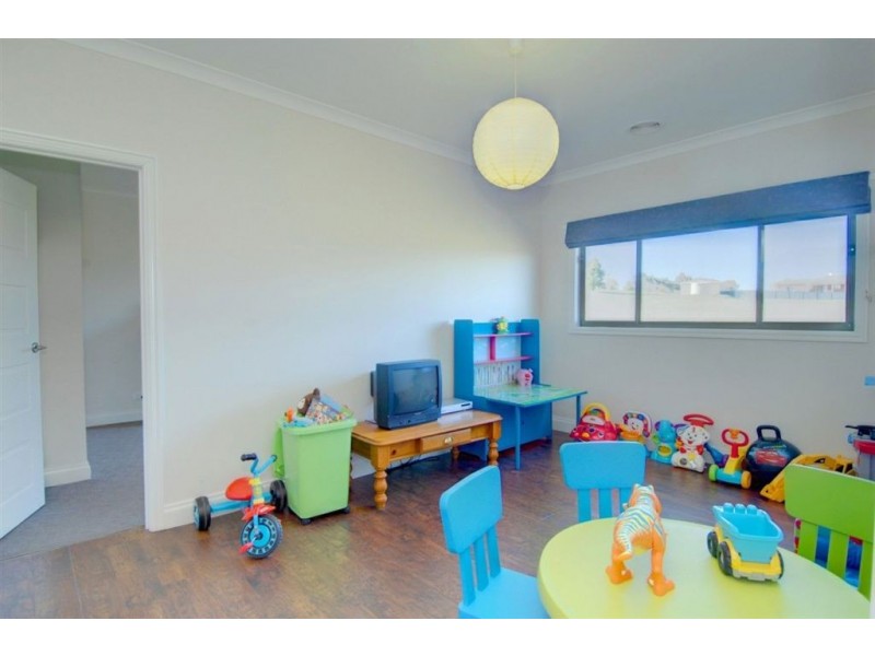 11 McDougall Drive, Magpie VIC 3352