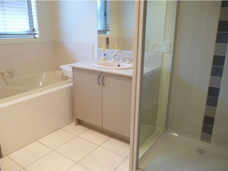 23 Tulloch Rise, Canadian VIC 3350