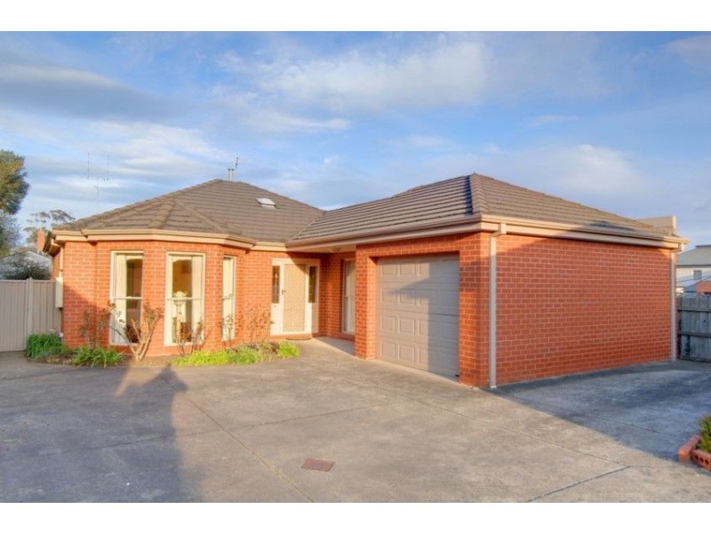 2/8 Lake Street, Lake Wendouree VIC 3350