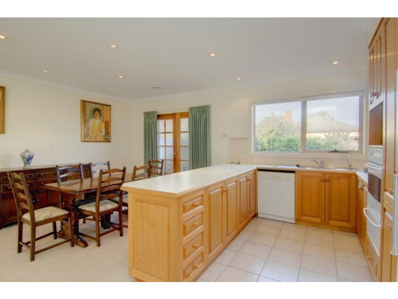 2/8 Lake Street, Lake Wendouree VIC 3350