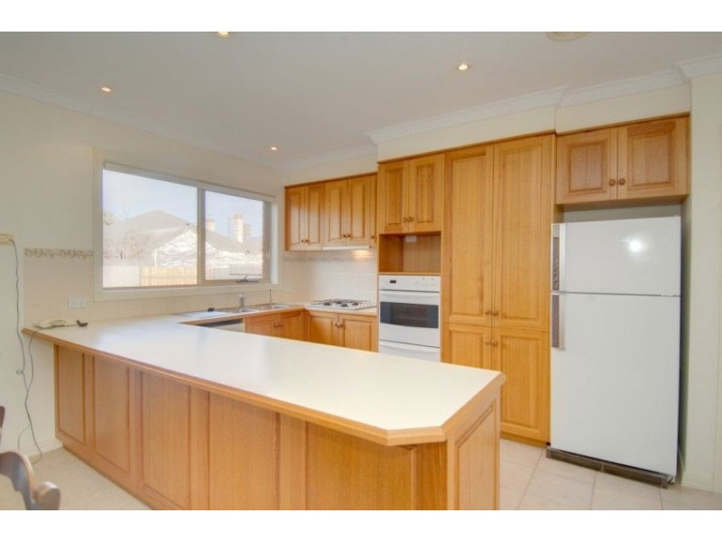 2/8 Lake Street, Lake Wendouree VIC 3350