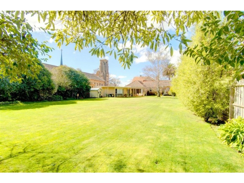 303 Wendouree Parade, Ballarat VIC 3350