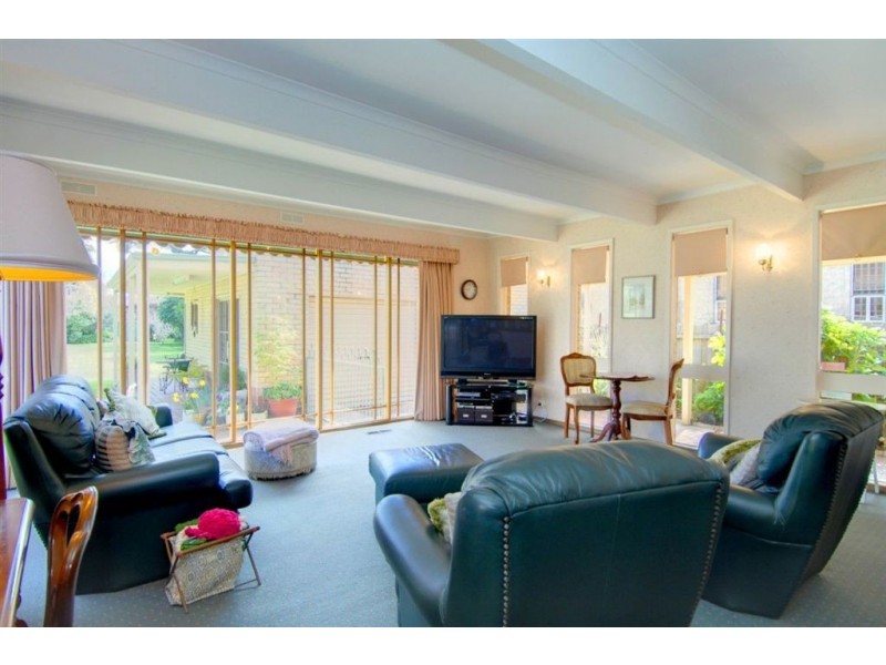 303 Wendouree Parade, Ballarat VIC 3350