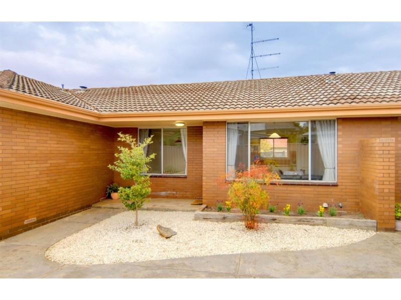 2/301 Neill Street, Soldiers Hill VIC 3350