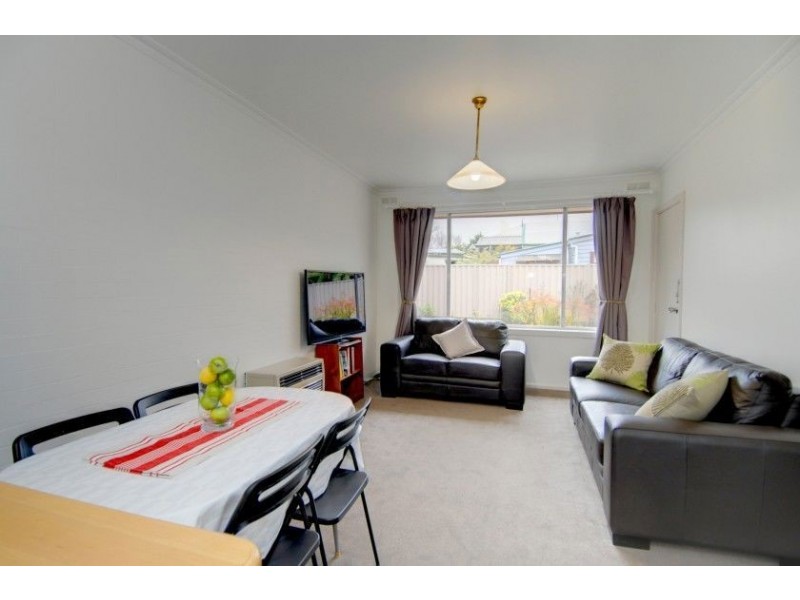 2/301 Neill Street, Soldiers Hill VIC 3350