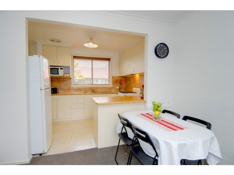 2/301 Neill Street, Soldiers Hill VIC 3350