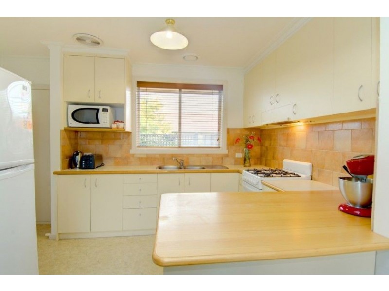 2/301 Neill Street, Soldiers Hill VIC 3350