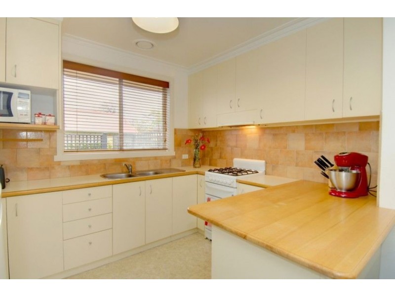 2/301 Neill Street, Soldiers Hill VIC 3350