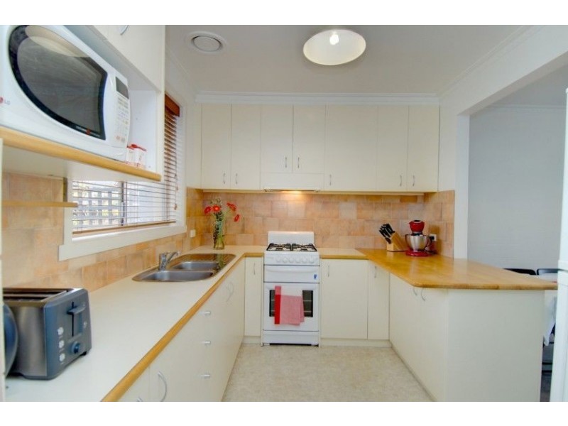 2/301 Neill Street, Soldiers Hill VIC 3350