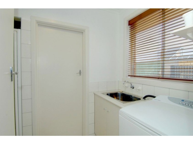 2/301 Neill Street, Soldiers Hill VIC 3350