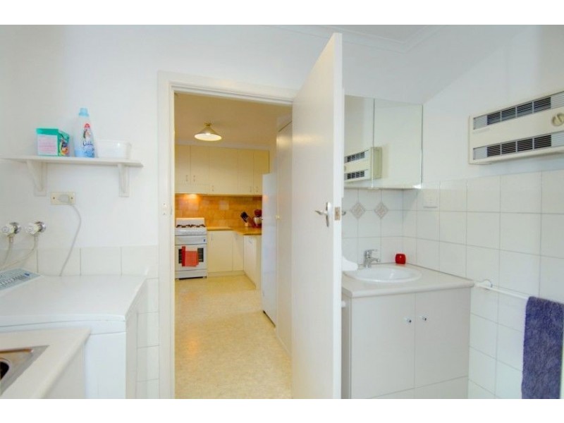 2/301 Neill Street, Soldiers Hill VIC 3350