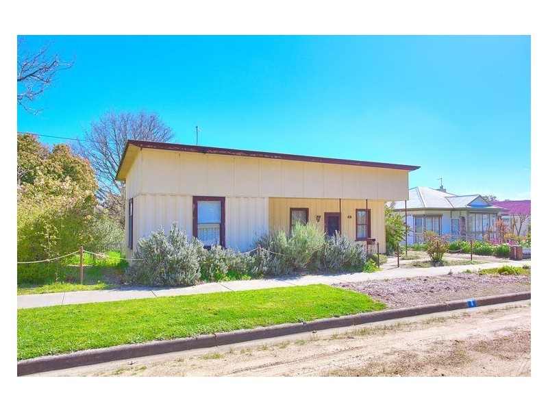 8 Reed Street, Creswick VIC 3363