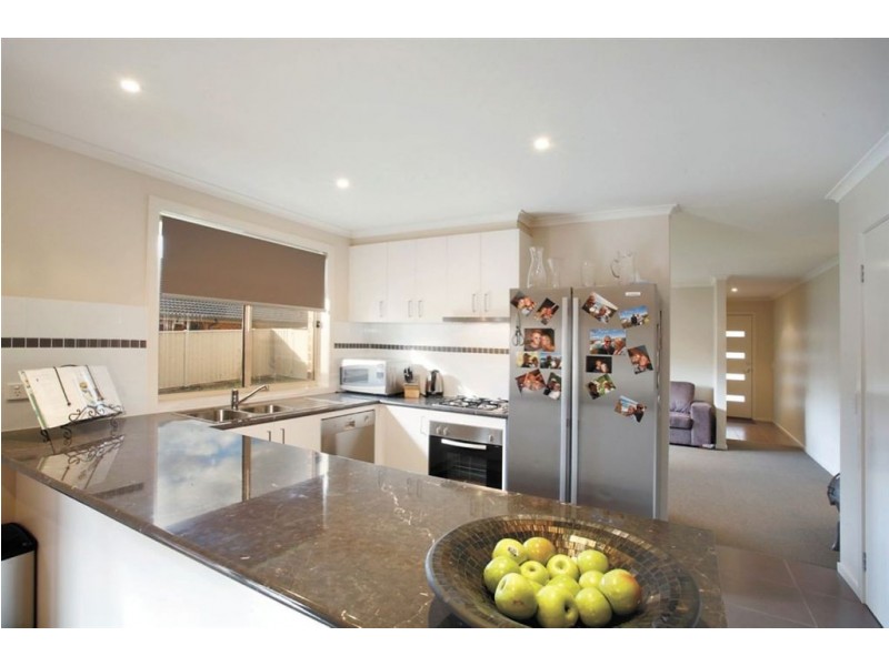 8 Cecile Court, Ballarat East VIC 3350