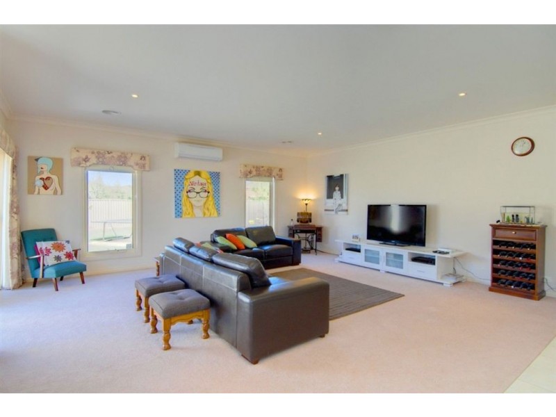 25 Scarborough Crescent, Alfredton VIC 3350