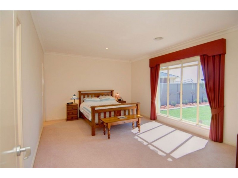 25 Scarborough Crescent, Alfredton VIC 3350