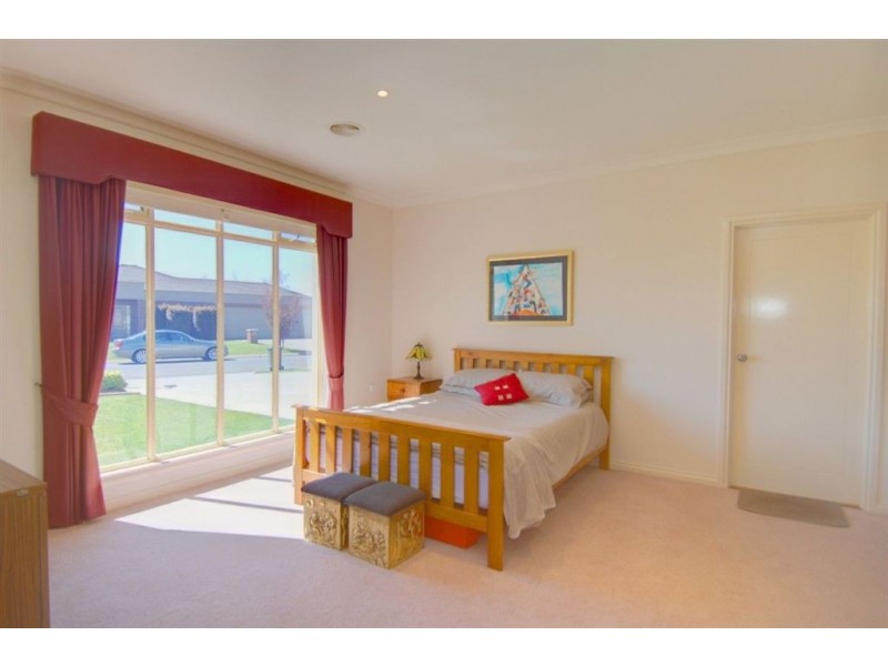 25 Scarborough Crescent, Alfredton VIC 3350