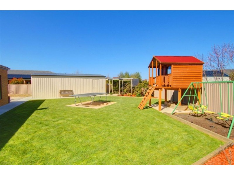 25 Scarborough Crescent, Alfredton VIC 3350