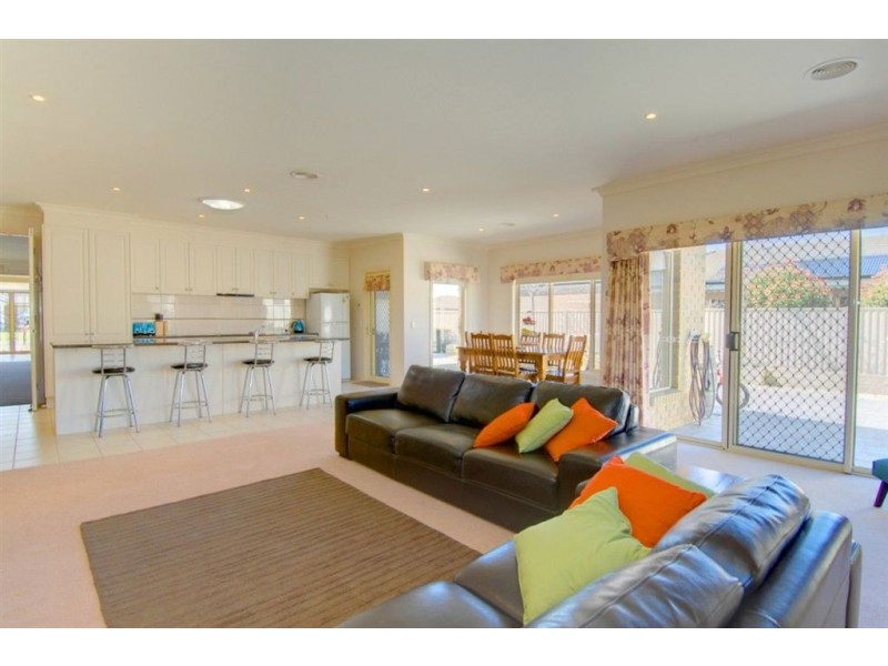 25 Scarborough Crescent, Alfredton VIC 3350