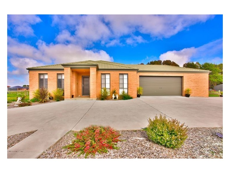 48 Windermere Way, Cardigan Village VIC 3352