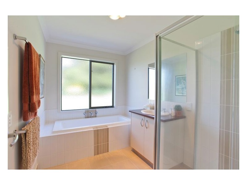 48 Windermere Way, Cardigan Village VIC 3352