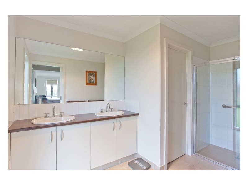 48 Windermere Way, Cardigan Village VIC 3352