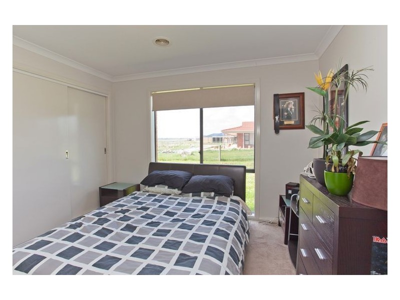 48 Windermere Way, Cardigan Village VIC 3352
