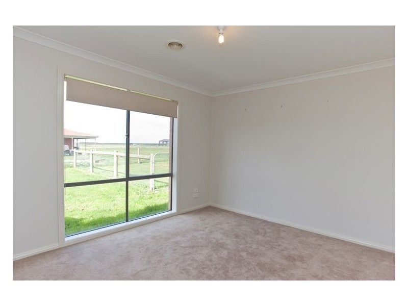 48 Windermere Way, Cardigan Village VIC 3352