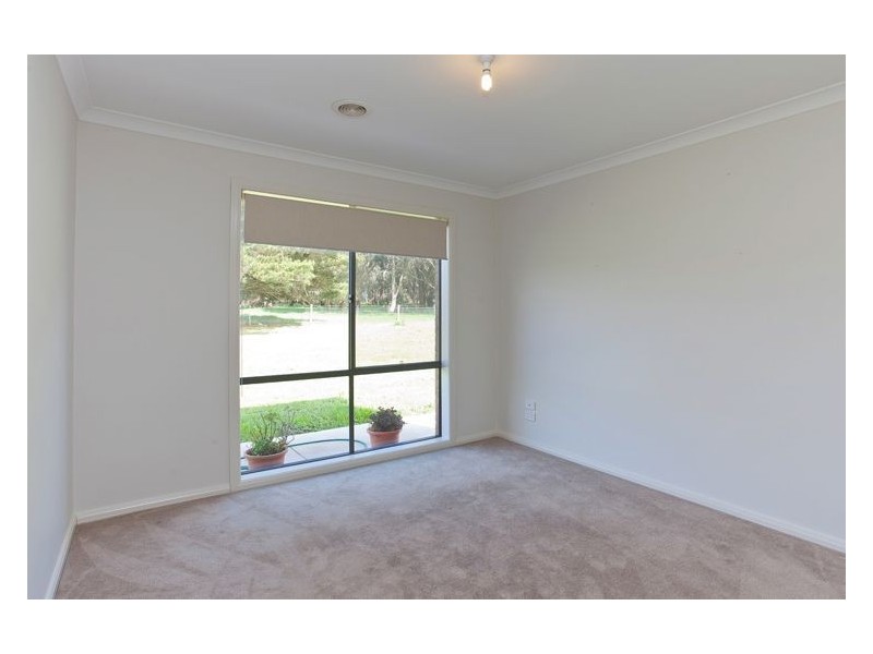 48 Windermere Way, Cardigan Village VIC 3352