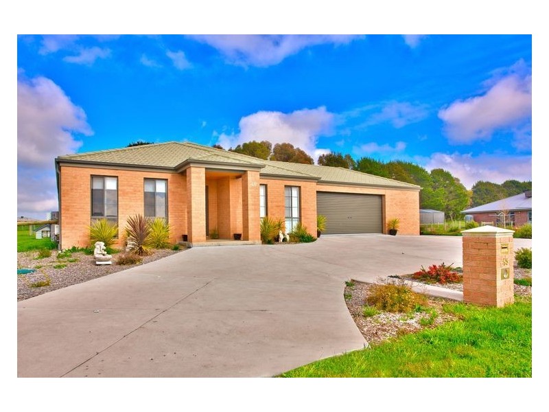 48 Windermere Way, Cardigan Village VIC 3352