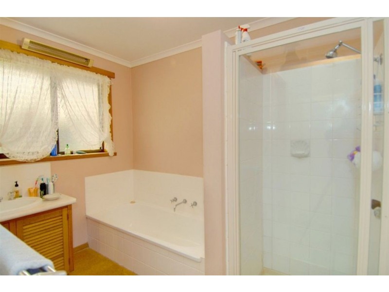 203 Warrina Drive, Delacombe VIC 3356