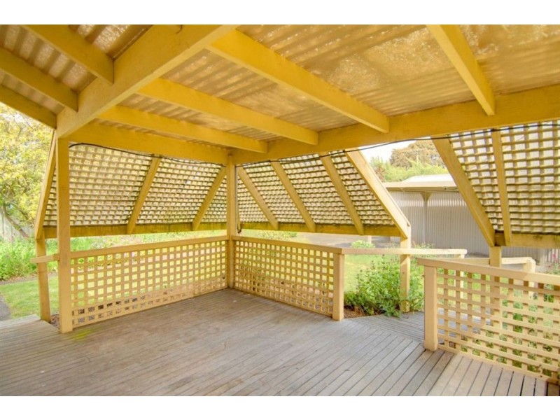 25 Browns Parade, Wendouree VIC 3355