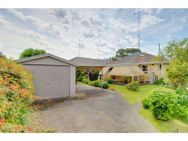 25 Browns Parade, Wendouree VIC 3355