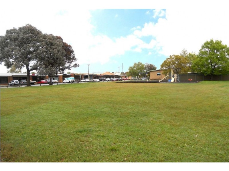 25 Browns Parade, Wendouree VIC 3355