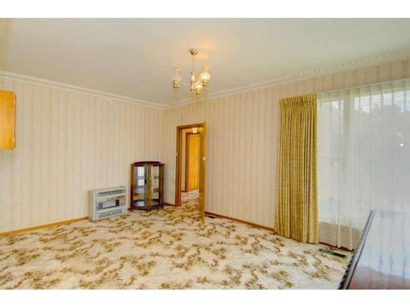 25 Browns Parade, Wendouree VIC 3355