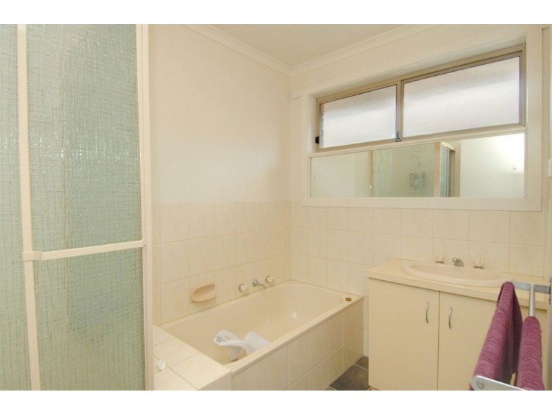 2 Lauderdale Avenue, Alfredton VIC 3350