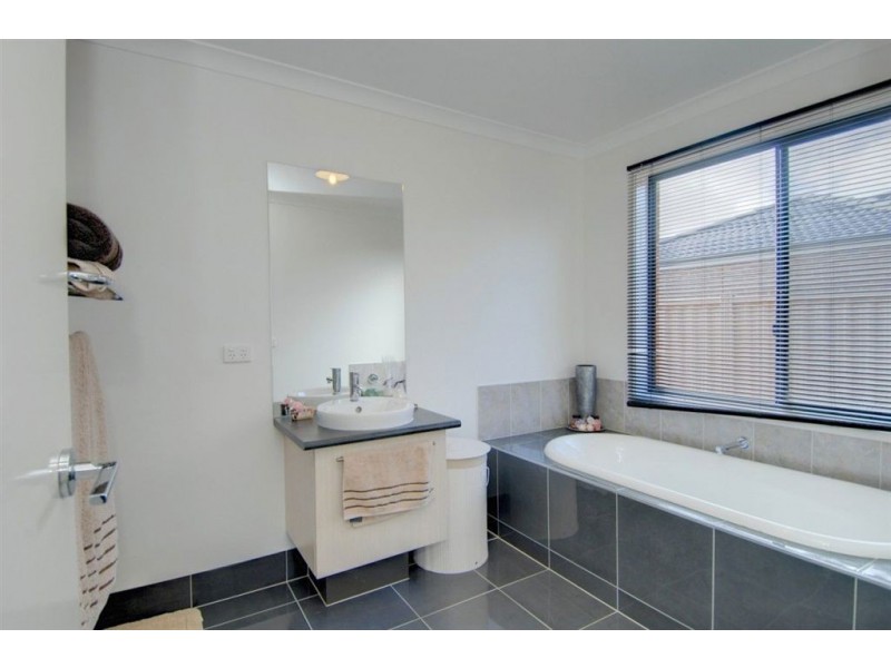 39 Normlyttle Parade, Miners Rest VIC 3352