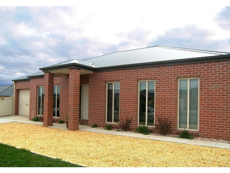 1/17 Namron Court, Miners Rest VIC 3352