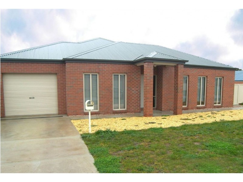 2/17 Namron Court, Miners Rest VIC 3352