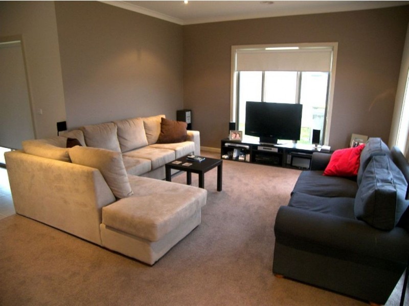 2/17 Namron Court, Miners Rest VIC 3352