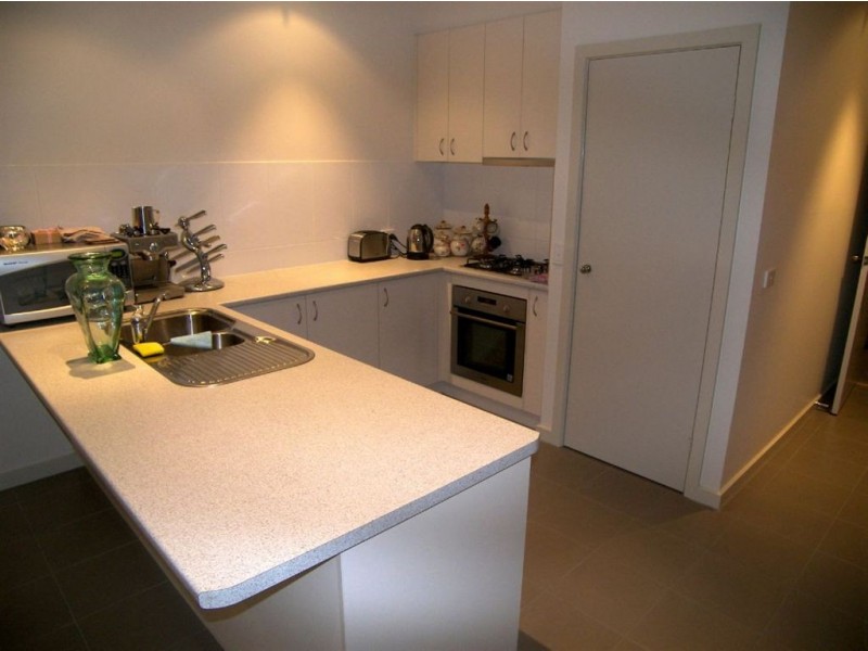 2/17 Namron Court, Miners Rest VIC 3352