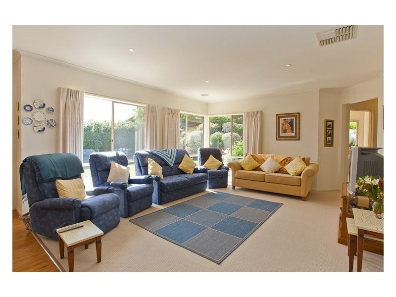 24 Cochrane Court, Invermay Park VIC 3350