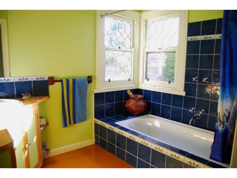 64 Ascot Hall Road, Ascot VIC 3364